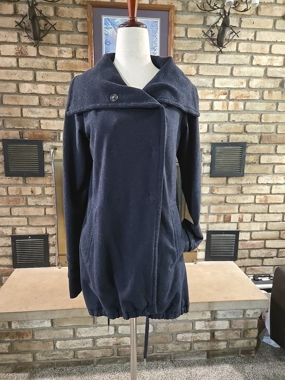 Lululemon Athletica In Profile Jacket Womans Sz 6 Elbow Patch Thumb Holes Blue